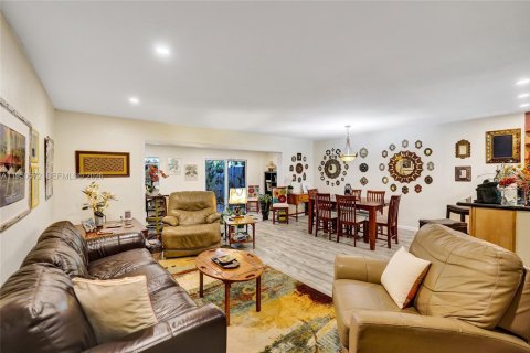 Copropriété à vendre à Hollywood, Floride: 4 chambres, 155.15 m2 № 2006816 - photo 16