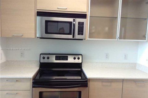 Condo in Miami, Florida, 2 bedrooms № 1936090 - photo 3