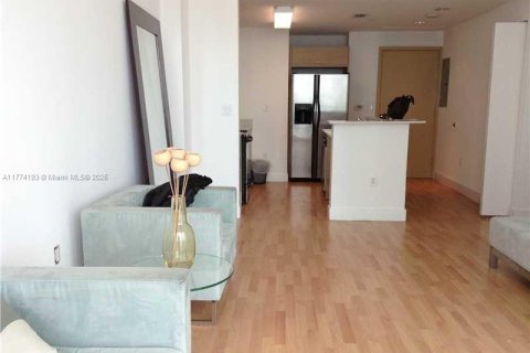 Condo in Miami, Florida, 2 bedrooms № 1936090 - photo 1