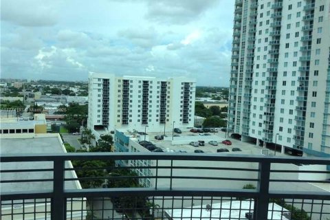 Condo in Miami, Florida, 2 bedrooms № 1936090 - photo 7