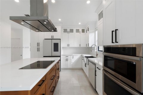 Купить виллу или дом в Хомстед, Флорида 4 спальни, 241.45м2, № 1965900 - фото 10