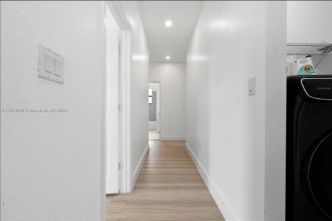 Купить виллу или дом в Хомстед, Флорида 4 спальни, 241.45м2, № 1965900 - фото 18