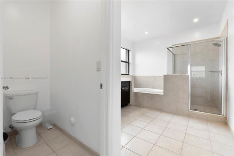 Купить виллу или дом в Хомстед, Флорида 4 спальни, 241.45м2, № 1965900 - фото 22