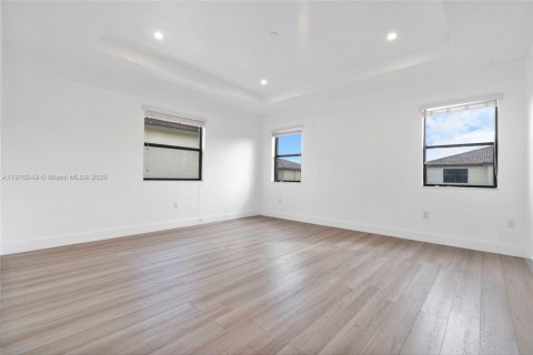 Купить виллу или дом в Хомстед, Флорида 4 спальни, 241.45м2, № 1965900 - фото 21