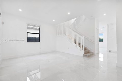 Купить виллу или дом в Хомстед, Флорида 4 спальни, 241.45м2, № 1965900 - фото 6