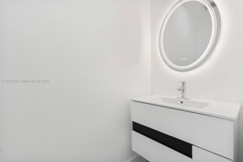 Купить виллу или дом в Хомстед, Флорида 4 спальни, 241.45м2, № 1965900 - фото 16