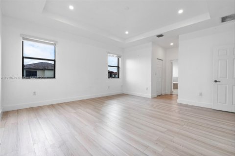 Купить виллу или дом в Хомстед, Флорида 4 спальни, 241.45м2, № 1965900 - фото 19