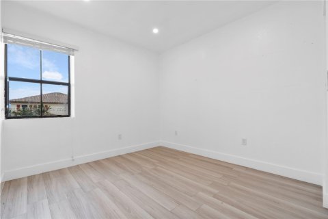 Купить виллу или дом в Хомстед, Флорида 4 спальни, 241.45м2, № 1965900 - фото 30