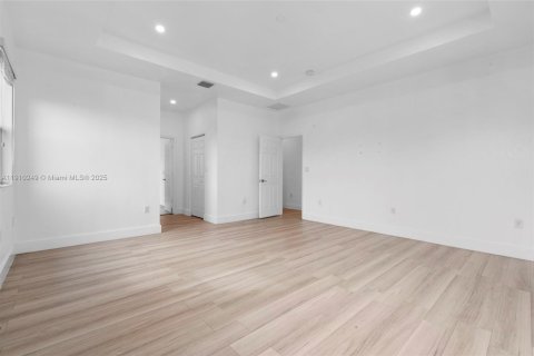 Купить виллу или дом в Хомстед, Флорида 4 спальни, 241.45м2, № 1965900 - фото 20