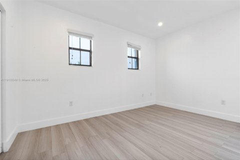 Купить виллу или дом в Хомстед, Флорида 4 спальни, 241.45м2, № 1965900 - фото 27