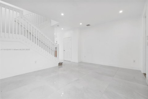 Купить виллу или дом в Хомстед, Флорида 4 спальни, 241.45м2, № 1965900 - фото 5