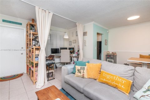 Condominio en venta en Hollywood, Florida, 1 dormitorio, 55.46 m2 № 1864495 - foto 8