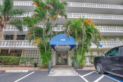 Condominio en venta en Hollywood, Florida, 1 dormitorio, 55.46 m2 № 1864495 - foto 25