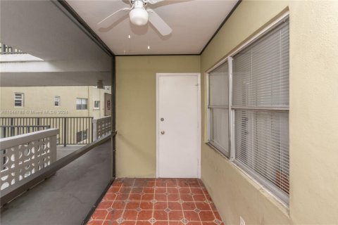Condominio en venta en Hollywood, Florida, 1 dormitorio, 55.46 m2 № 1864495 - foto 21