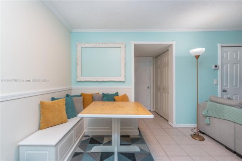 Condominio en venta en Hollywood, Florida, 1 dormitorio, 55.46 m2 № 1864495 - foto 4