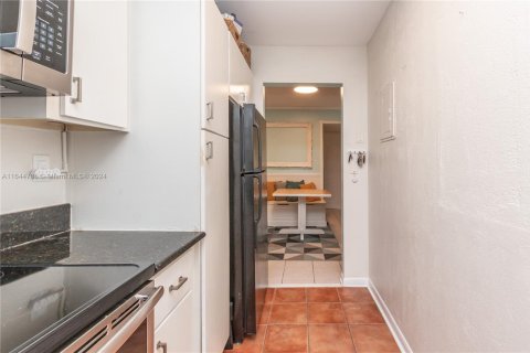 Condominio en venta en Hollywood, Florida, 1 dormitorio, 55.46 m2 № 1864495 - foto 3