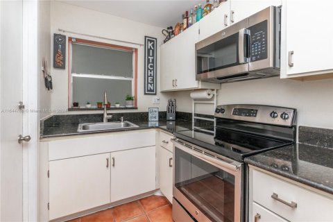 Condominio en venta en Hollywood, Florida, 1 dormitorio, 55.46 m2 № 1864495 - foto 1