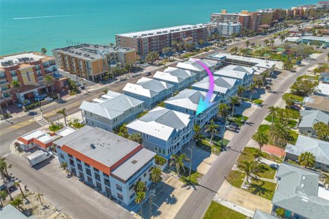 Townhouse in Redington Beach, Florida 3 bedrooms, 223.24 sq.m. № 1592020 - photo 3
