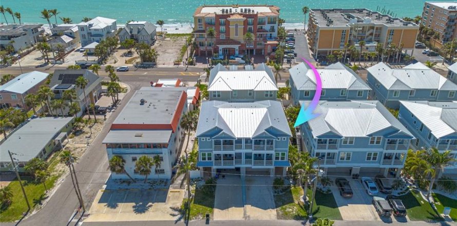 Townhouse in Redington Beach, Florida 3 bedrooms, 223.24 sq.m. № 1592020