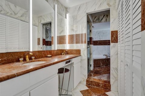 Condo in Hollywood, Florida, 2 bedrooms № 2050408 - photo 26