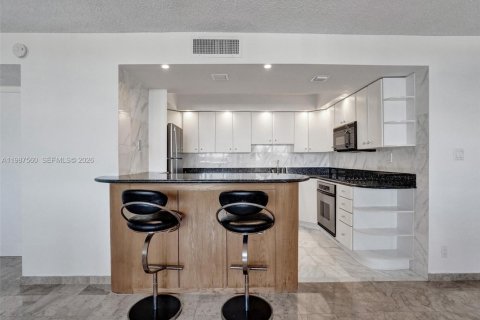 Condo in Hollywood, Florida, 2 bedrooms № 2050408 - photo 9