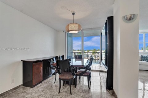 Condo in Hollywood, Florida, 2 bedrooms № 2050408 - photo 14