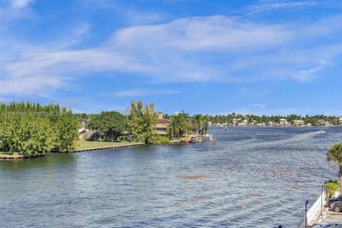 Condo in Hollywood, Florida, 2 bedrooms № 2050408 - photo 22