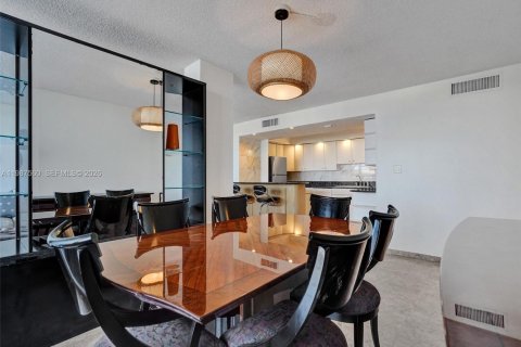 Condo in Hollywood, Florida, 2 bedrooms № 2050408 - photo 8