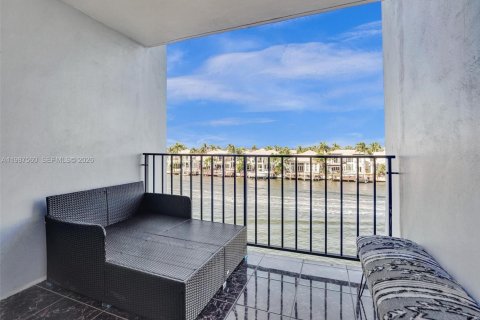 Condo in Hollywood, Florida, 2 bedrooms № 2050408 - photo 3