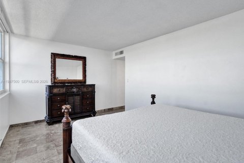 Condo in Hollywood, Florida, 2 bedrooms № 2050408 - photo 28