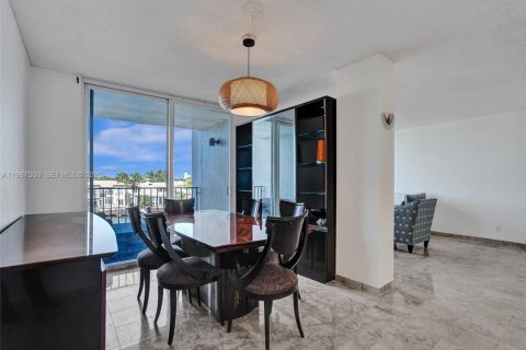 Condo in Hollywood, Florida, 2 bedrooms № 2050408 - photo 4