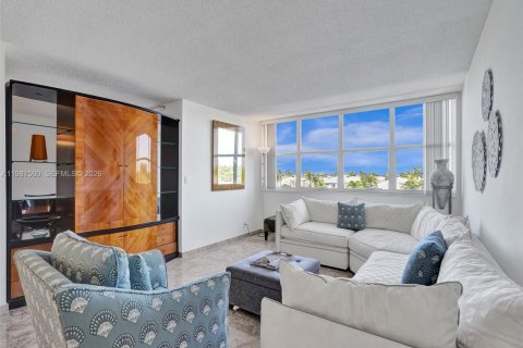 Condo in Hollywood, Florida, 2 bedrooms № 2050408