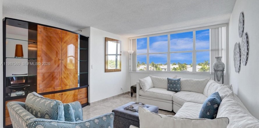 Condo in Hollywood, Florida, 2 bedrooms № 2050408