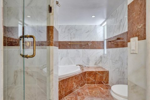 Condo in Hollywood, Florida, 2 bedrooms № 2050408 - photo 27