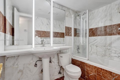 Condo in Hollywood, Florida, 2 bedrooms № 2050408 - photo 24