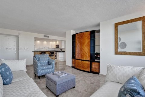Condo in Hollywood, Florida, 2 bedrooms № 2050408 - photo 5