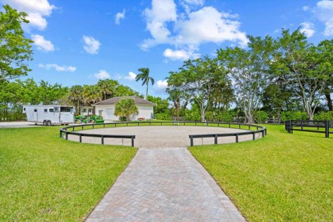 House in Wellington, Florida 2 bedrooms, 251.39 sq.m. № 2182454 - photo 22