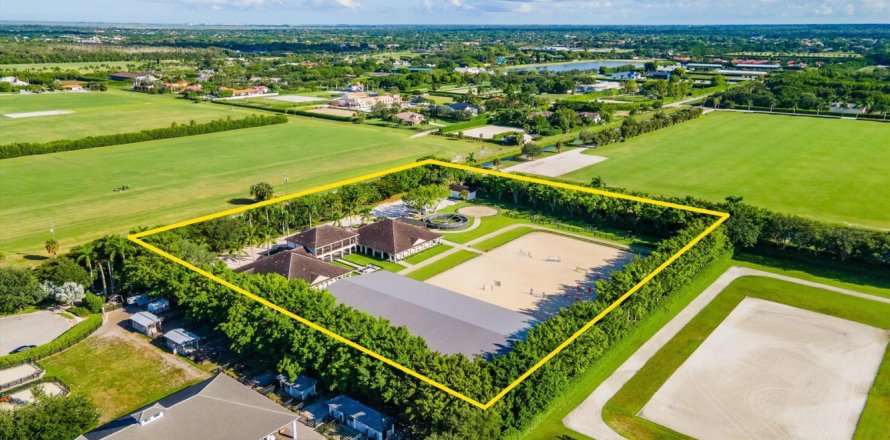 House in Wellington, Florida 2 bedrooms, 251.39 sq.m. № 2182454