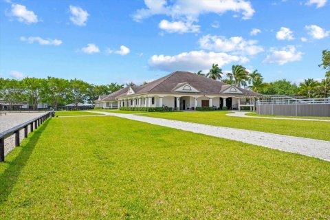 House in Wellington, Florida 2 bedrooms, 251.39 sq.m. № 2182454 - photo 25