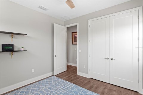 Townhouse in Saint Petersburg, Florida 4 bedrooms, 204.85 sq.m. № 2221478 - photo 27