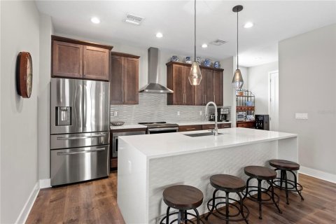 Townhouse in Saint Petersburg, Florida 4 bedrooms, 204.85 sq.m. № 2221478 - photo 6
