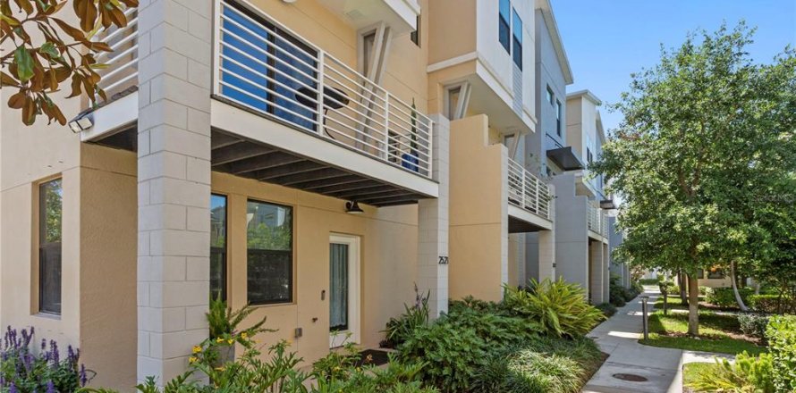 Townhouse in Saint Petersburg, Florida 4 bedrooms, 204.85 sq.m. № 2221478