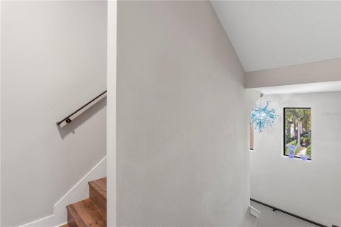 Townhouse in Saint Petersburg, Florida 4 bedrooms, 204.85 sq.m. № 2221478 - photo 18