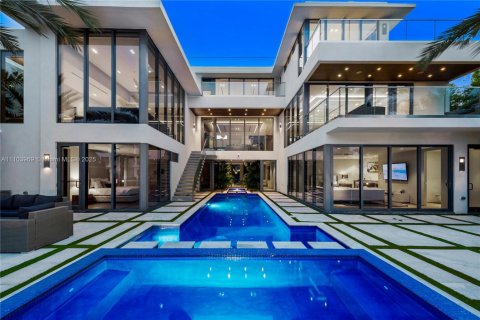 Condominio en Fort Lauderdale, Florida, 6 dormitorios  № 2015325