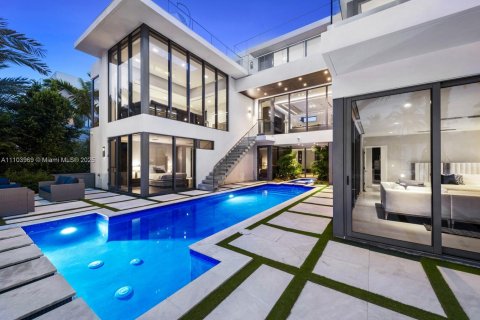 Снять в аренду виллу или дом в Форт-Лодердейл, Флорида 6 спален, 608.05м2, № 2015325 - фото 3