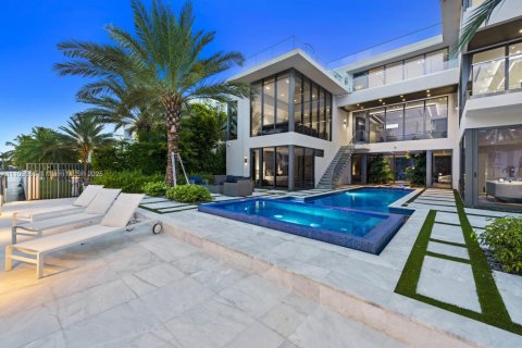 Снять в аренду виллу или дом в Форт-Лодердейл, Флорида 6 спален, 608.05м2, № 2015325 - фото 4