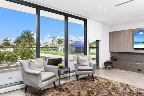 Снять в аренду виллу или дом в Форт-Лодердейл, Флорида 6 спален, 608.05м2, № 2015325 - фото 19