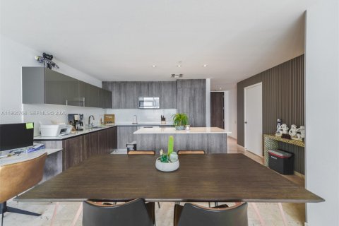 Condo in Miami, Florida, 2 bedrooms  № 2026077 - photo 11