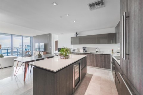 Condo in Miami, Florida, 2 bedrooms  № 2026077 - photo 4