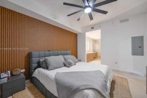 Condo in Miami, Florida, 2 bedrooms  № 2026077 - photo 17